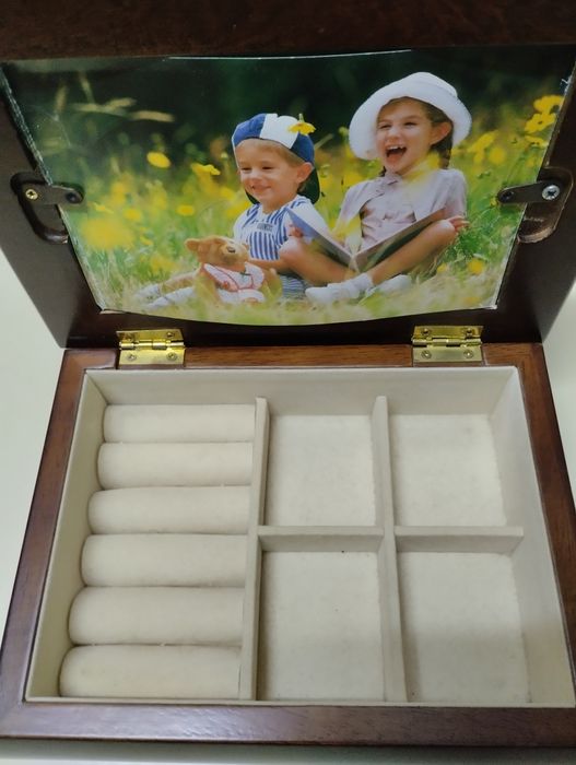 Caixa de jóias com espelho