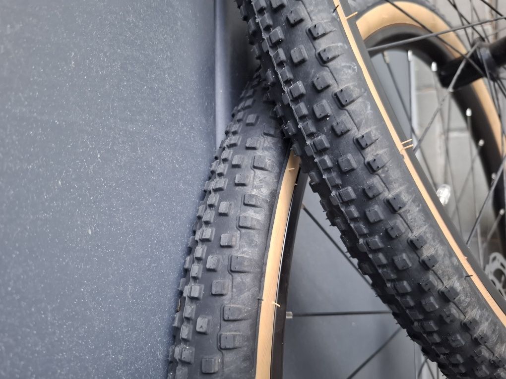 Kompletne koła gravel 700x42c Shimano WTB Tektro