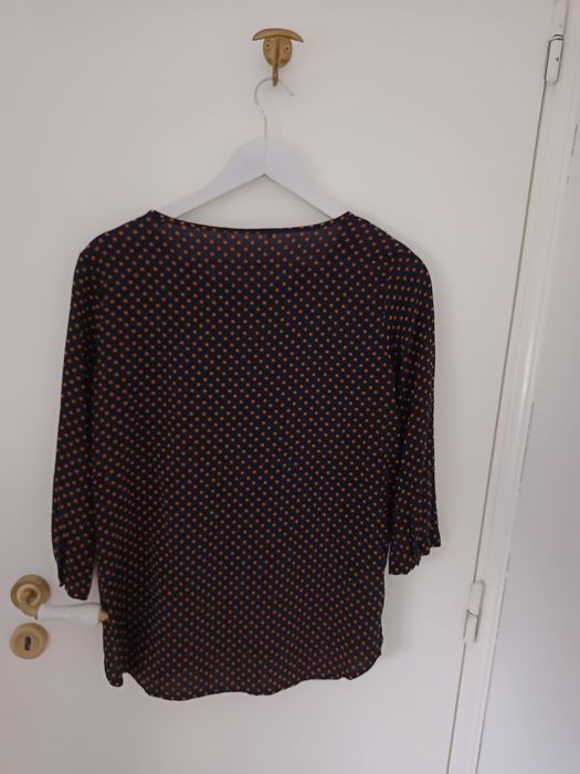 Blusa acetinada,"Casual identity"em azul, e mostarda