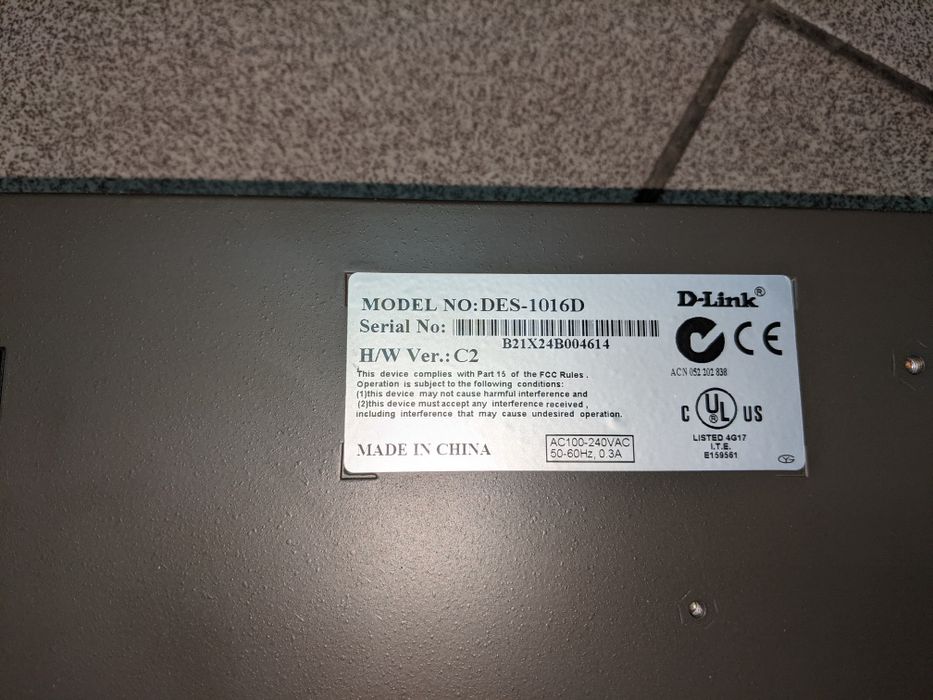 Комутатор, свіч некерований D-Link Des-1016D