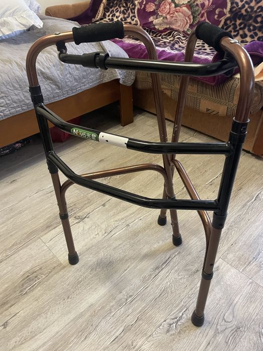 Ходуни крокуючі фіксовані для людей похилого віку