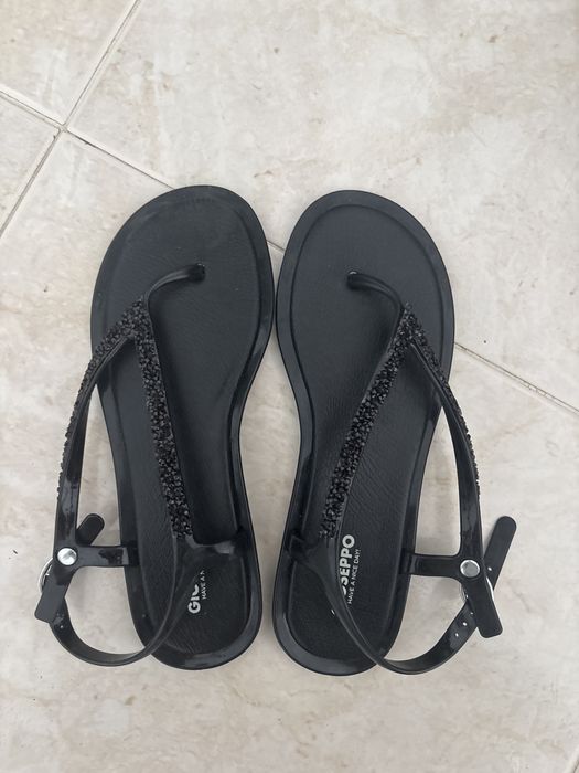 Sandalias pretas nunca usadas
