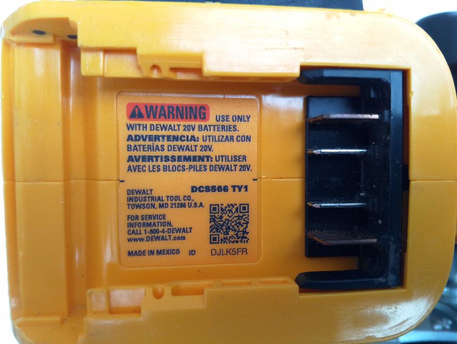 Акумуляторна дискова пила DeWALT 20v DCS566