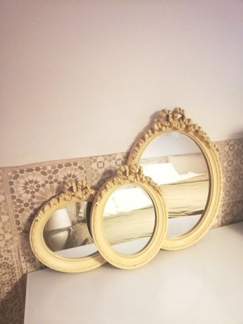 Espelhos românticos beges