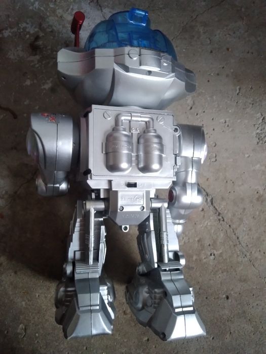 Игрушка робот интерактивньій