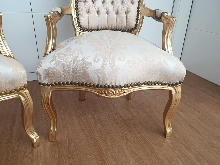 Cadeirões Luís XV Folha Ouro Tecido Adamascado Pérola