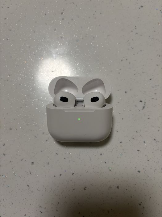 Продам Airpods 3