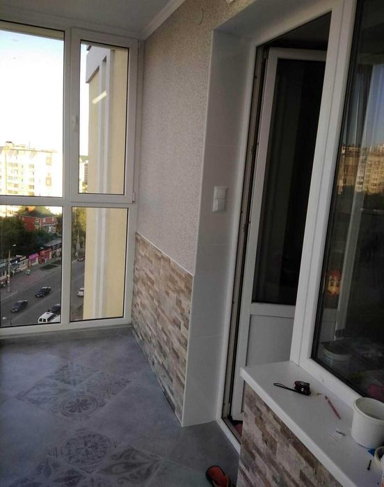 Простора 3-кімнатна квартира в новобудові на Озерній