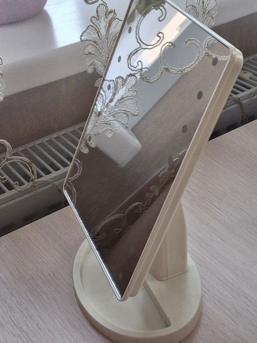 Дзеркало з підсвіткою