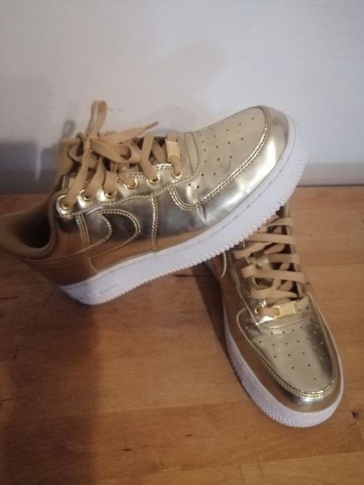 Ténis Air force dourado edição limitada & D. Franklin