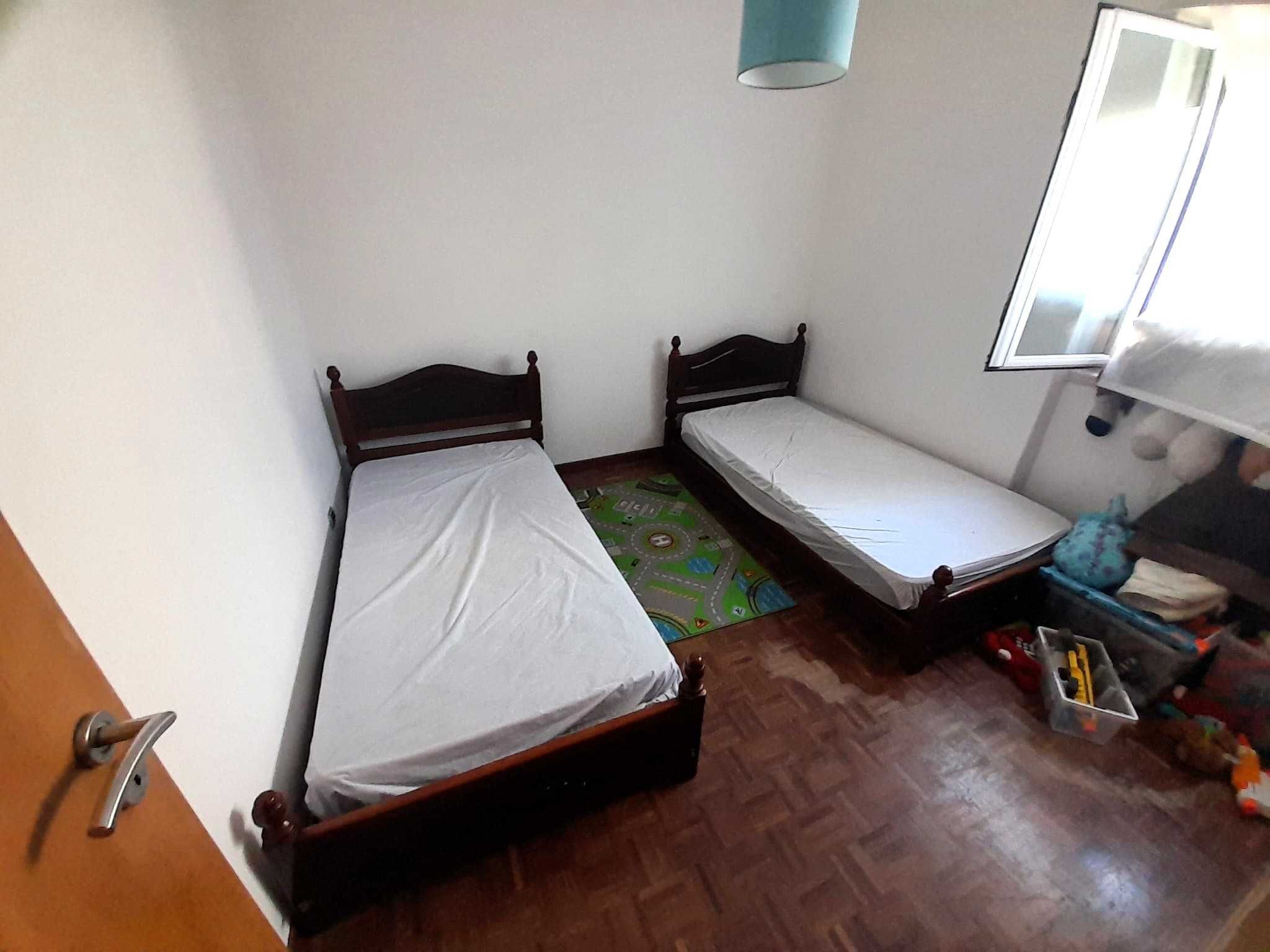 2 Camas de Solteiro - Ideal para Quarto de Gémeos