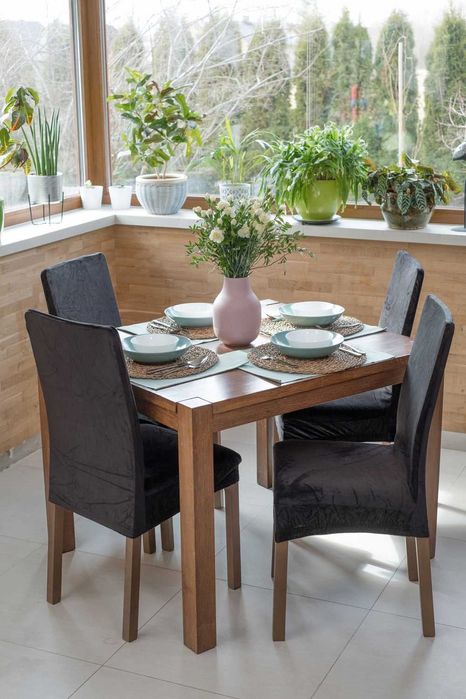 Eleganckie Pokrowce na Krzesła – Łatwa Odnowa Wnętrza i Ochrona Mebli