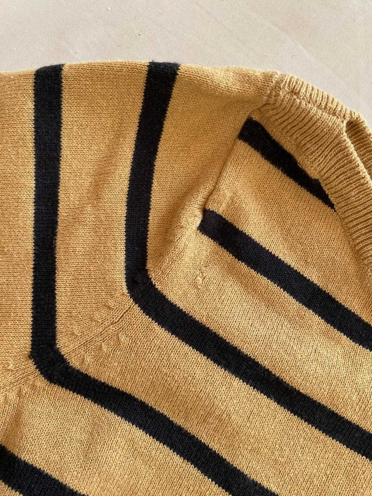 Brązowy sweter w paski
