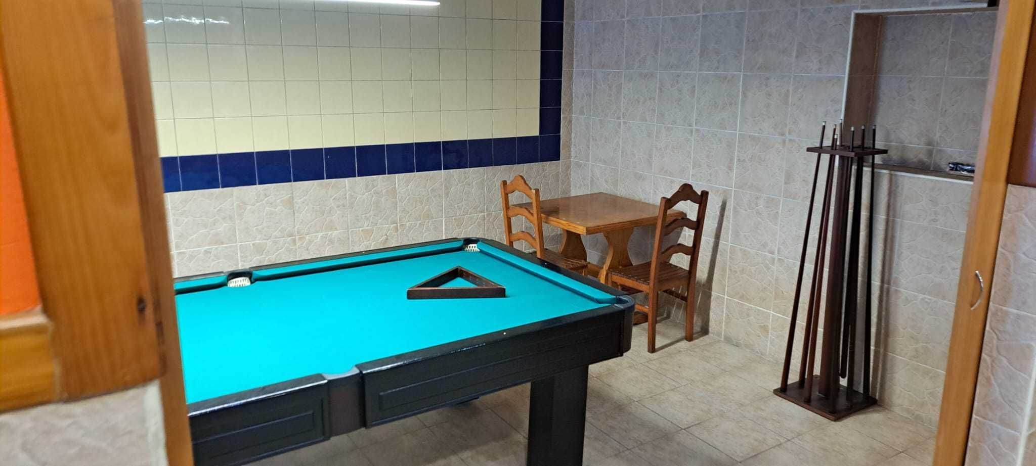 Restaurante com cozinha equipada