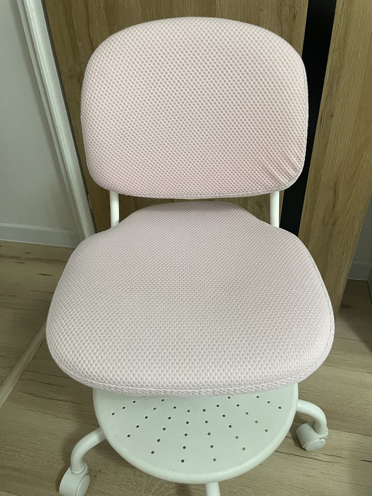 Krzesło do biurka Ikea różowe