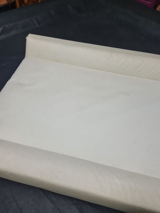 Bébé muda fraldas...ikea Vädra