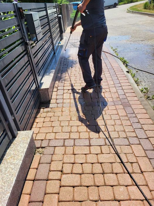 Mycie ciśnieniowe dachów, elewacji, kostki brukowej, śmietników i wiat