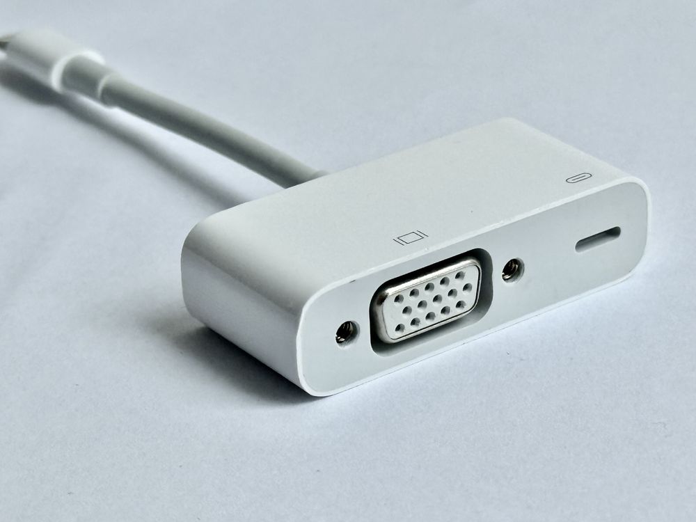 Apple перехідник адаптер Lightning to VGA (MD825)