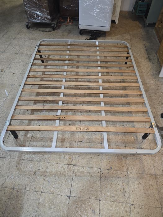 Estrado  de cama com pes