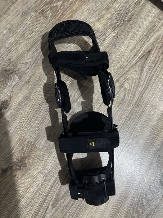 Orteza klatkowa na kolano medi m.4s comfort  PCL ACL  PRAWA ROZMIAR M