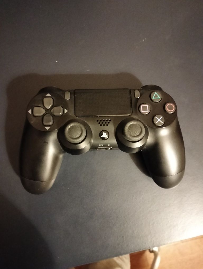 Ps4 1Tb de memória + comando