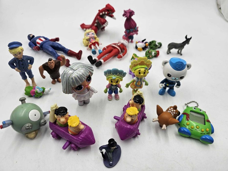Zestaw mini zabawek figurki Flintstonowie Fifi Niezapominajka i inne
