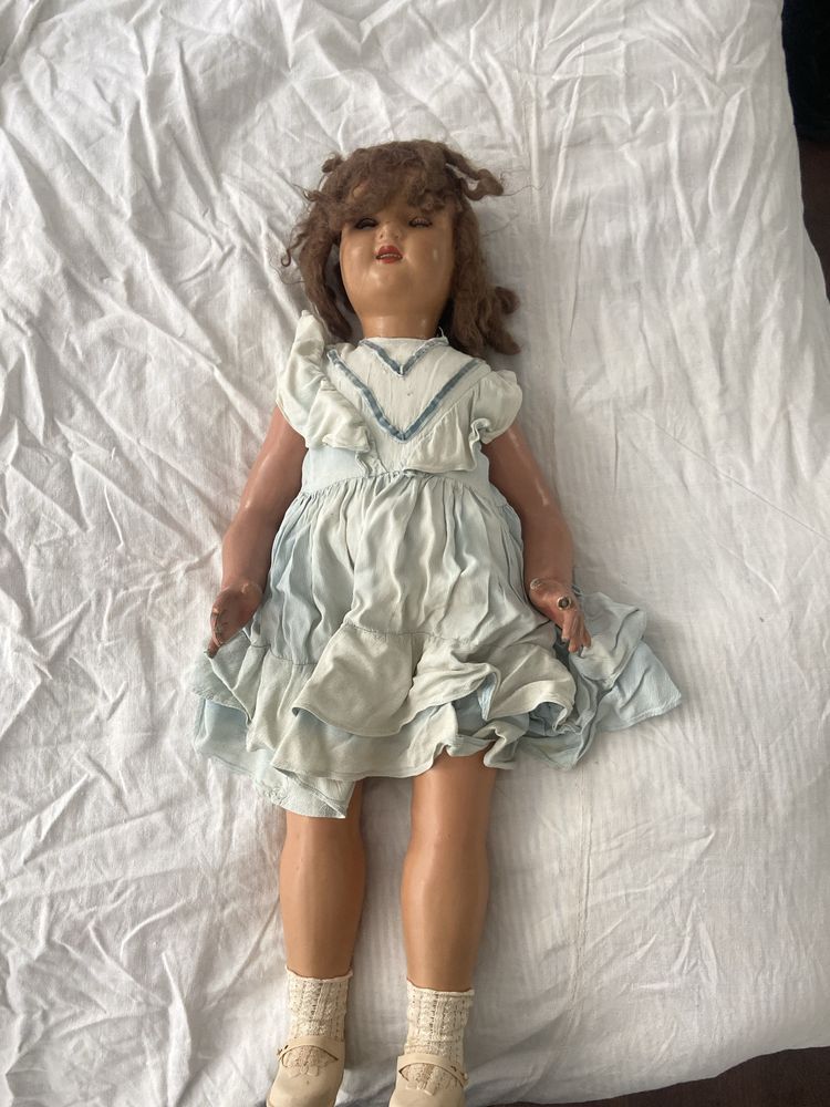 Boneca porcelana desgastada
