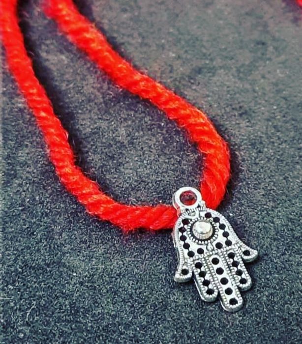 Браслет с красной нитью