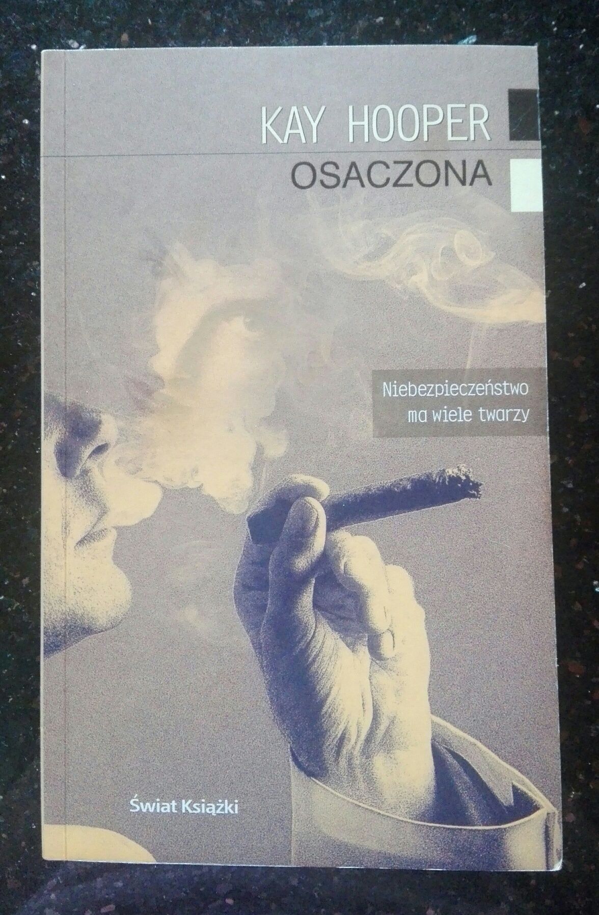 Osaczona Kay Hooper