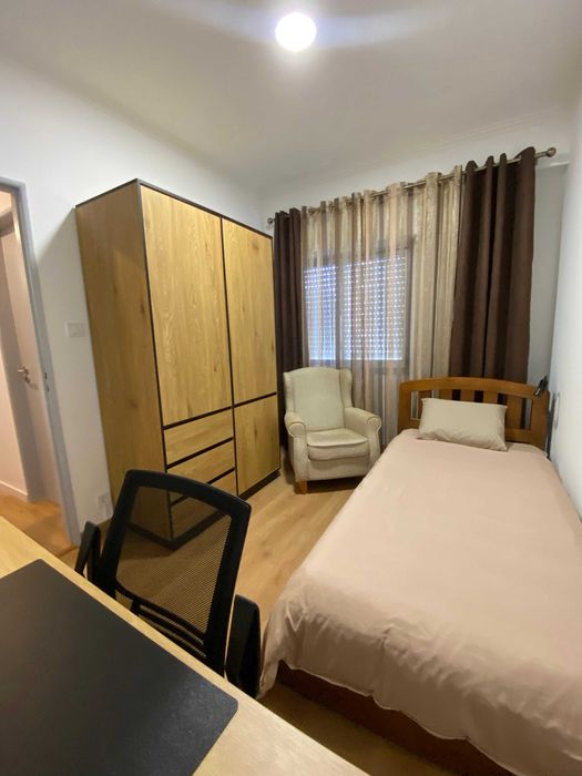 Arrendamento de quarto na Avenida 11 de Setembro de 1979, 10