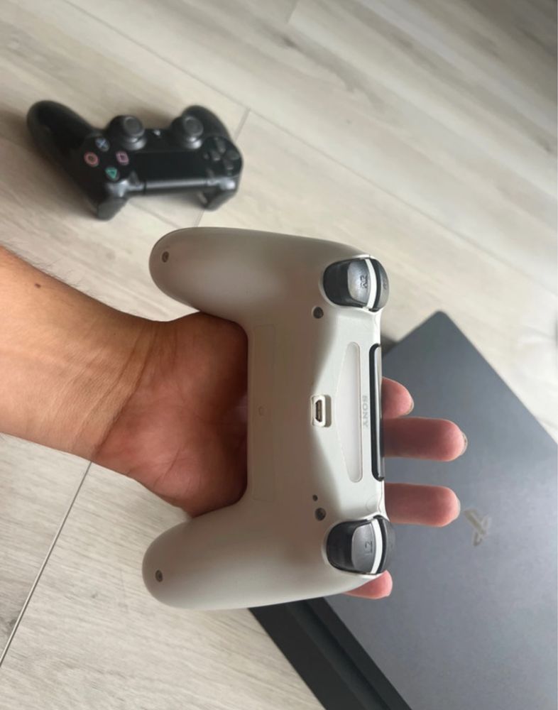 Konsola Playstation 4 slim 1T