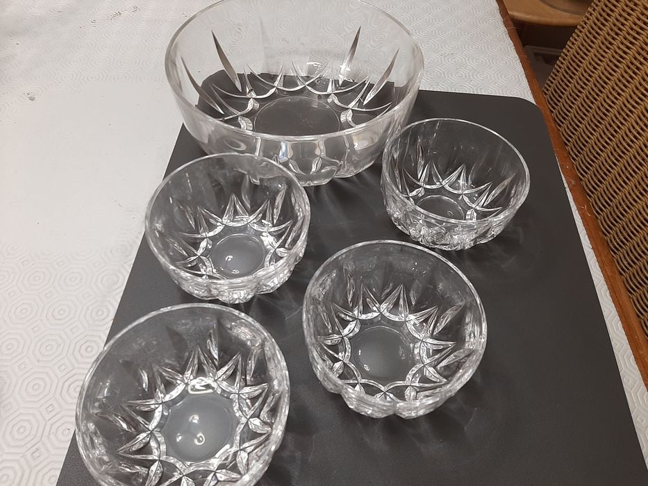 Fruteira e 4 taças em cristal