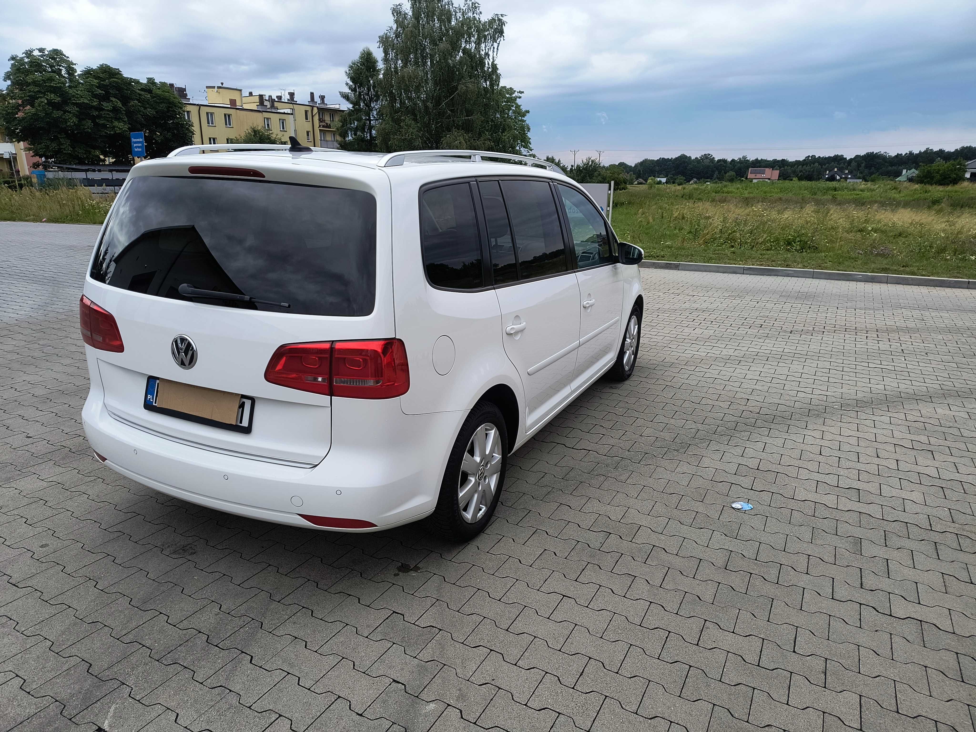 Volkswagen Touran 1.6 Tdi 2011 rok DSG