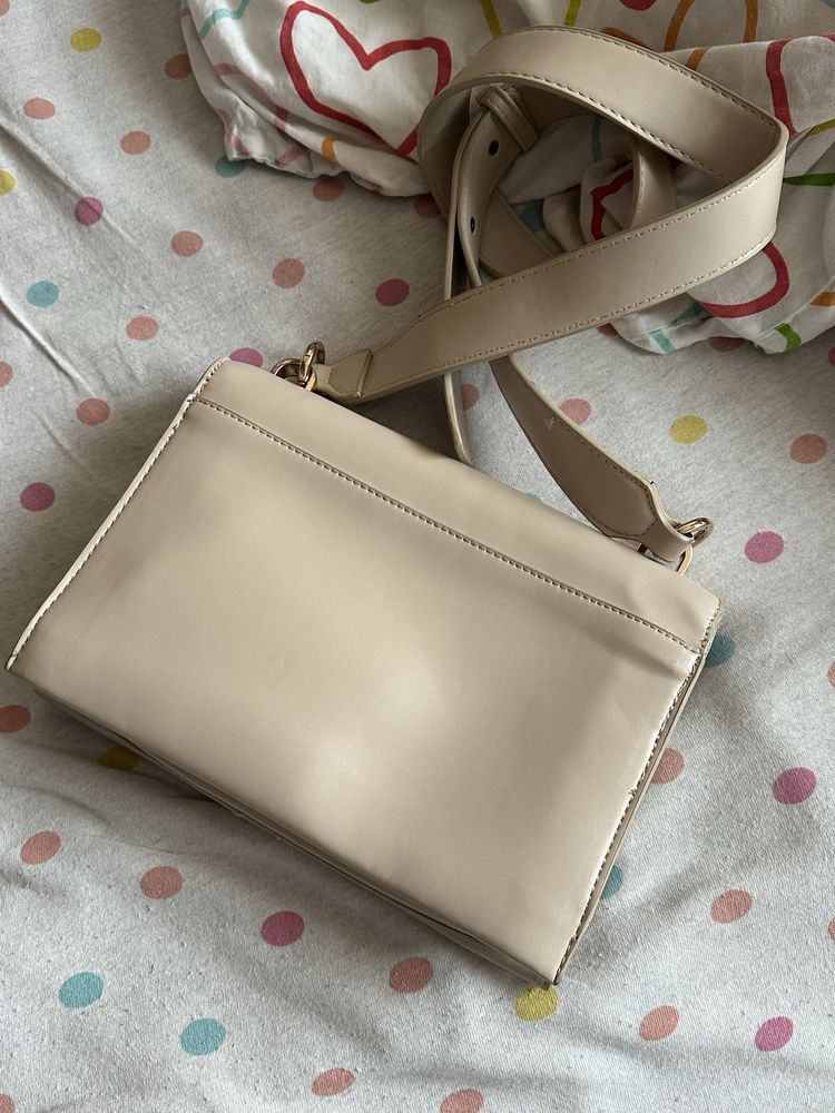 Beżowa torebka Mohito crossbody