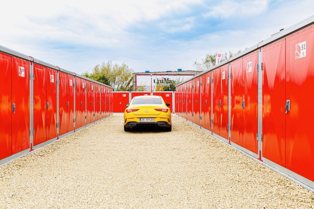 garaż magazyn samoobsługowy self-storage wynajem 24/7 kontenery boksy