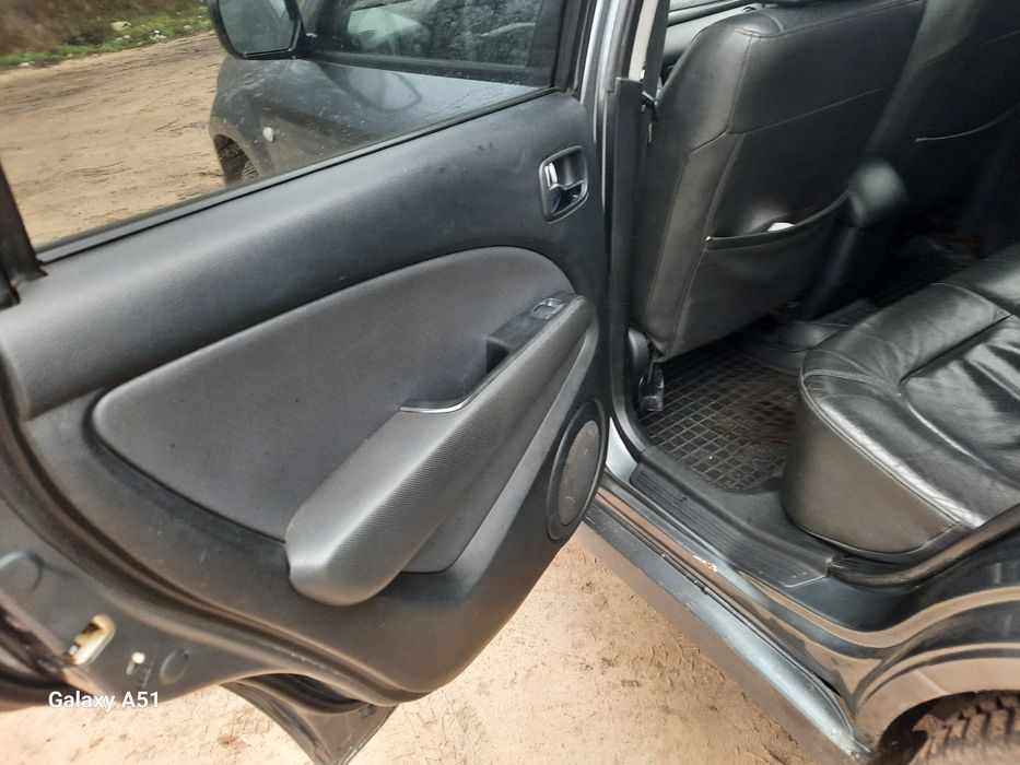 В продаже Mitsubishi autlender 2003 года.  На 4 газу .На полнейшем ход