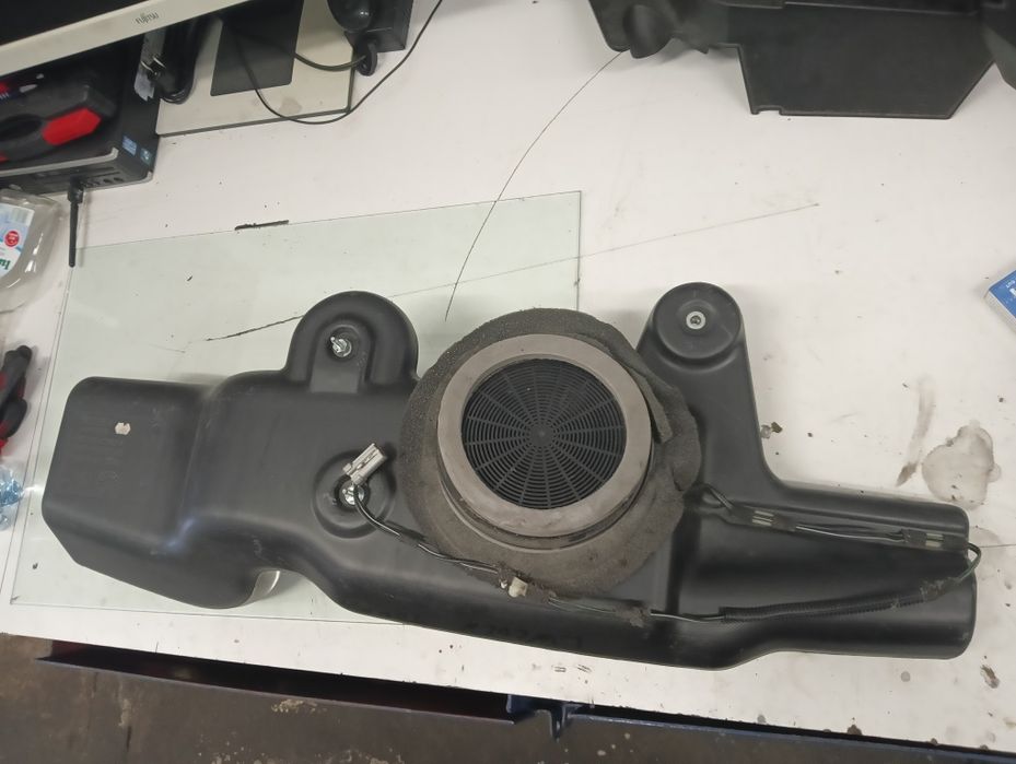 Subwoofer Lincoln Town Car lata produkcji 81-02roku