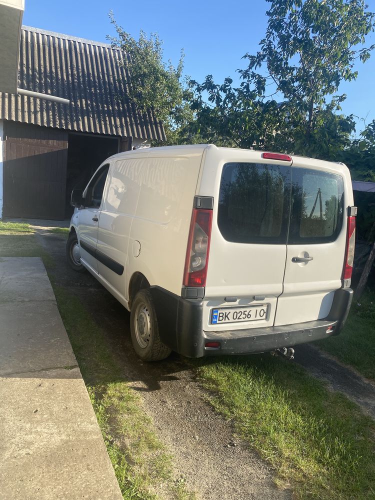 Подам автомобіль