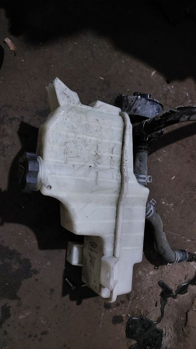 Tesla Model S бачек расширительный бачок помпа тосола патрубок разбор