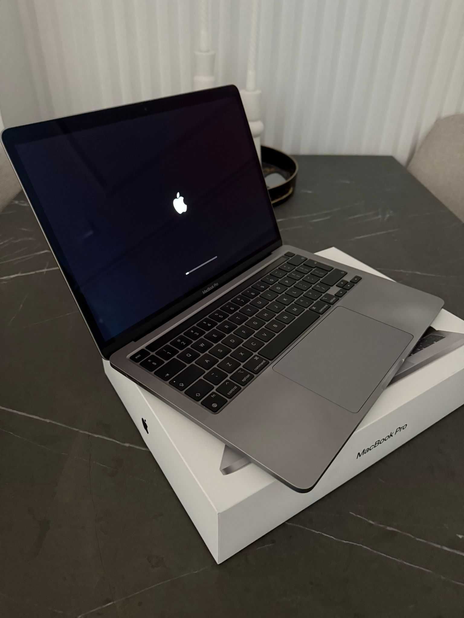 Apple Macbook M1 PRO 2020 8CPU 16GB RAM 256GB SSD 13,3"
