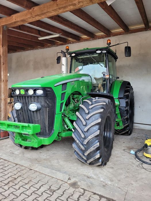 Ciągnik John Deere 8330