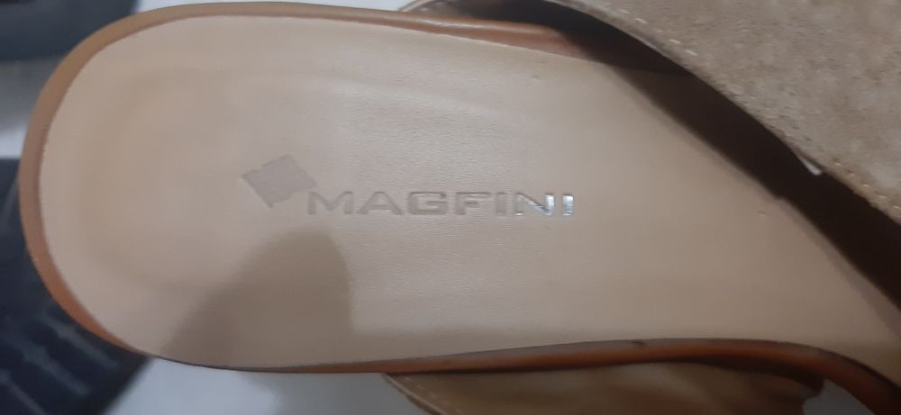 Взутя жіноче БУ Лабутени сандалі туфлі БУ