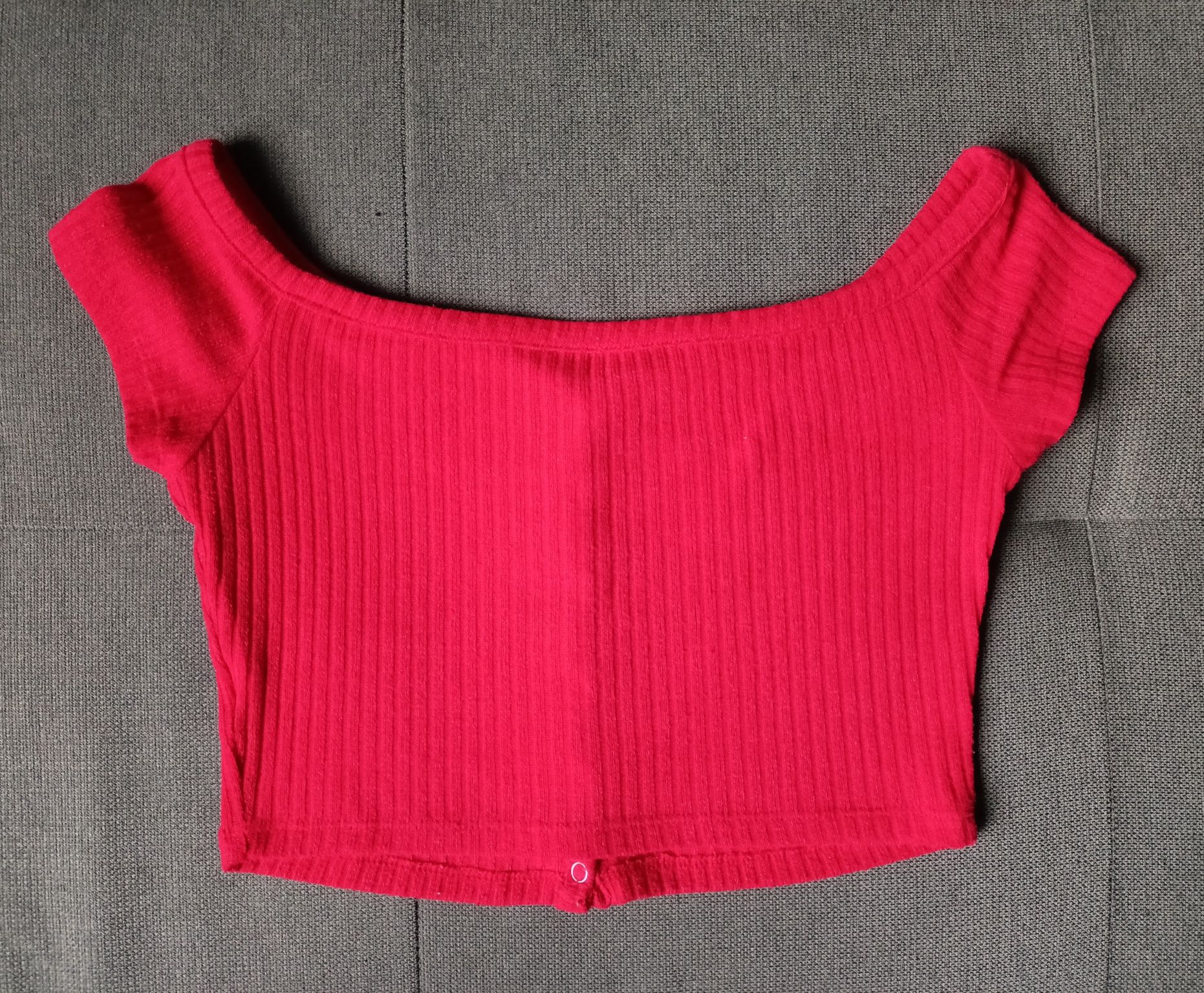 Czerwony crop top