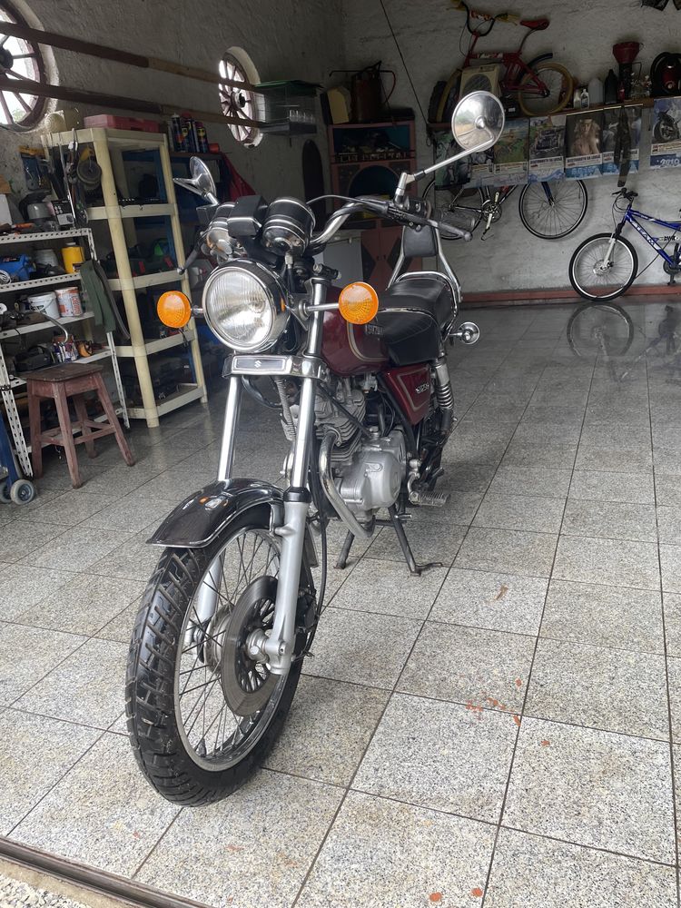 Moto Susuki GN250