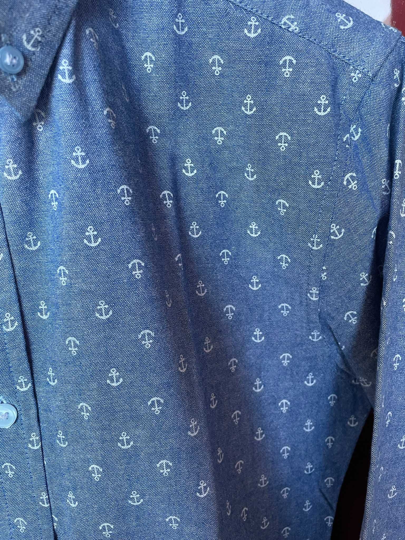 Camisa slim fit azul estampada com âncoras brancas - XS