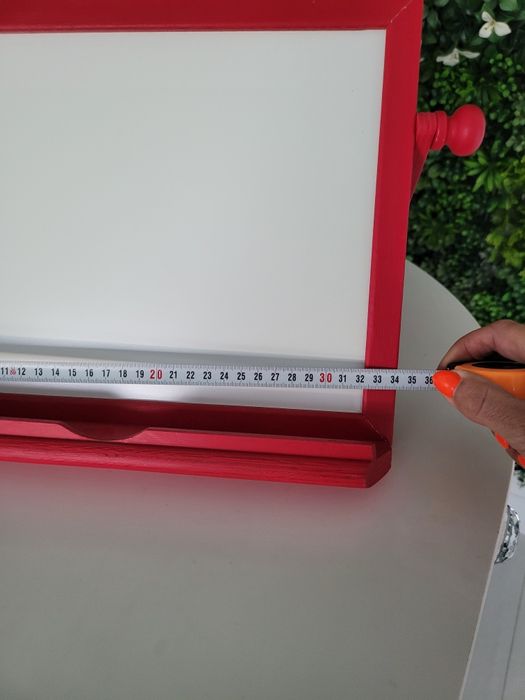 Tablica z półka mała do nauki. Notatek szkolna