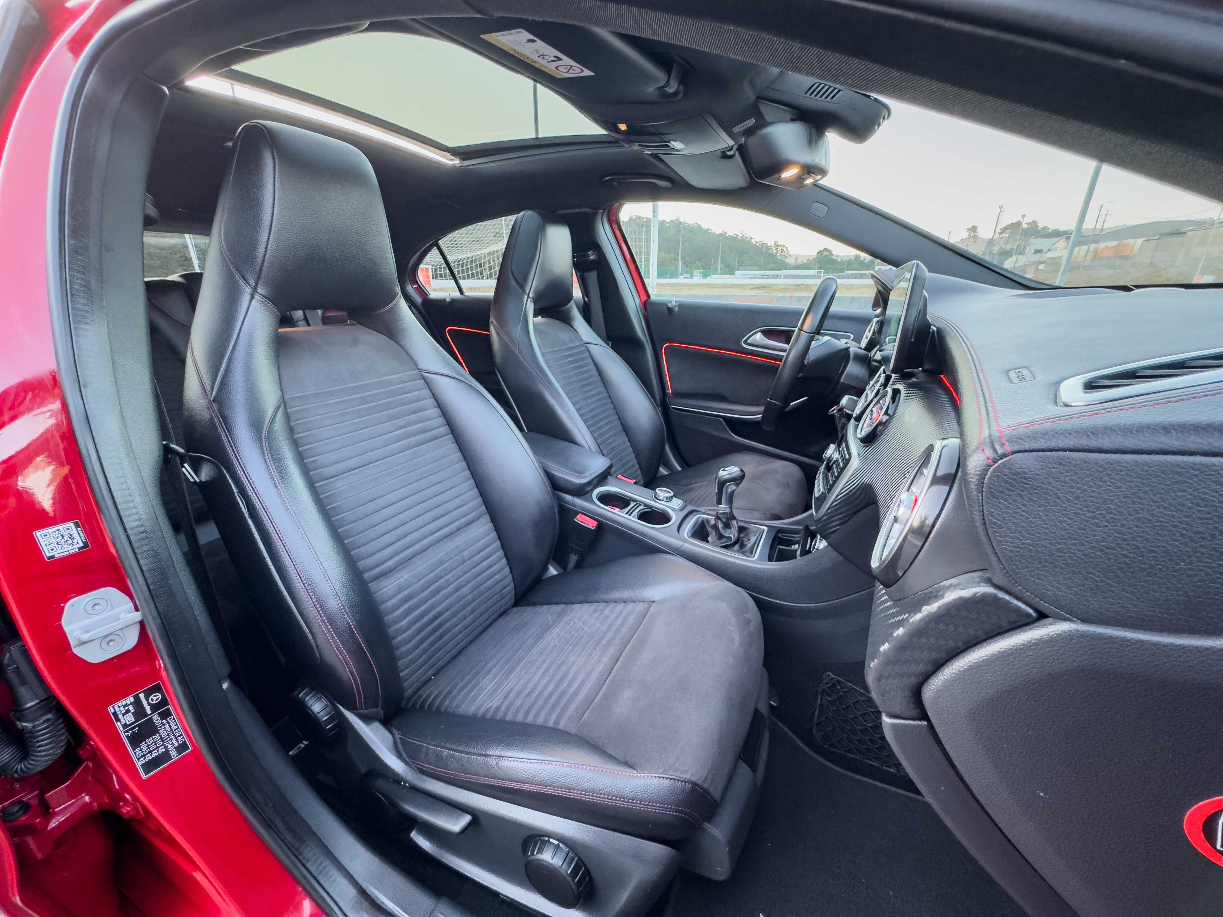 Mercedes-Benz A200 AMG-Line Look A45 - Trato de financiamento