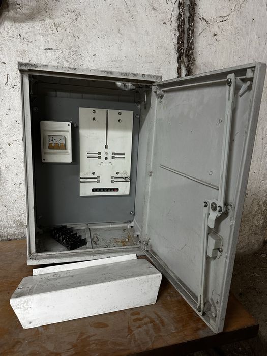 Skrzynka elektryczna zewnętrzna