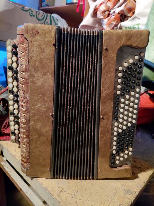 ПРОДАЮ Баян в хорошем состоянии