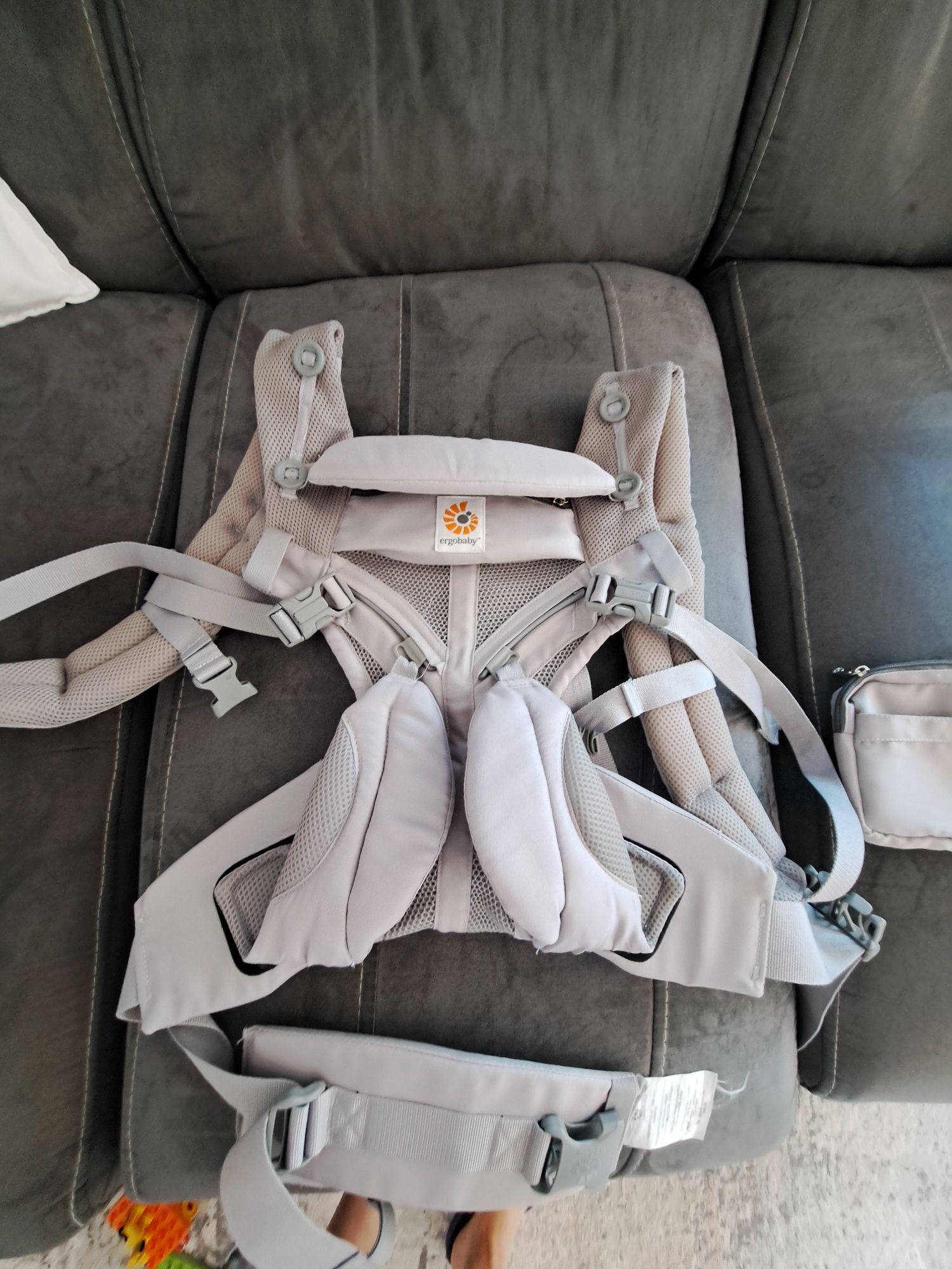 Ergobaby Cinza Novo